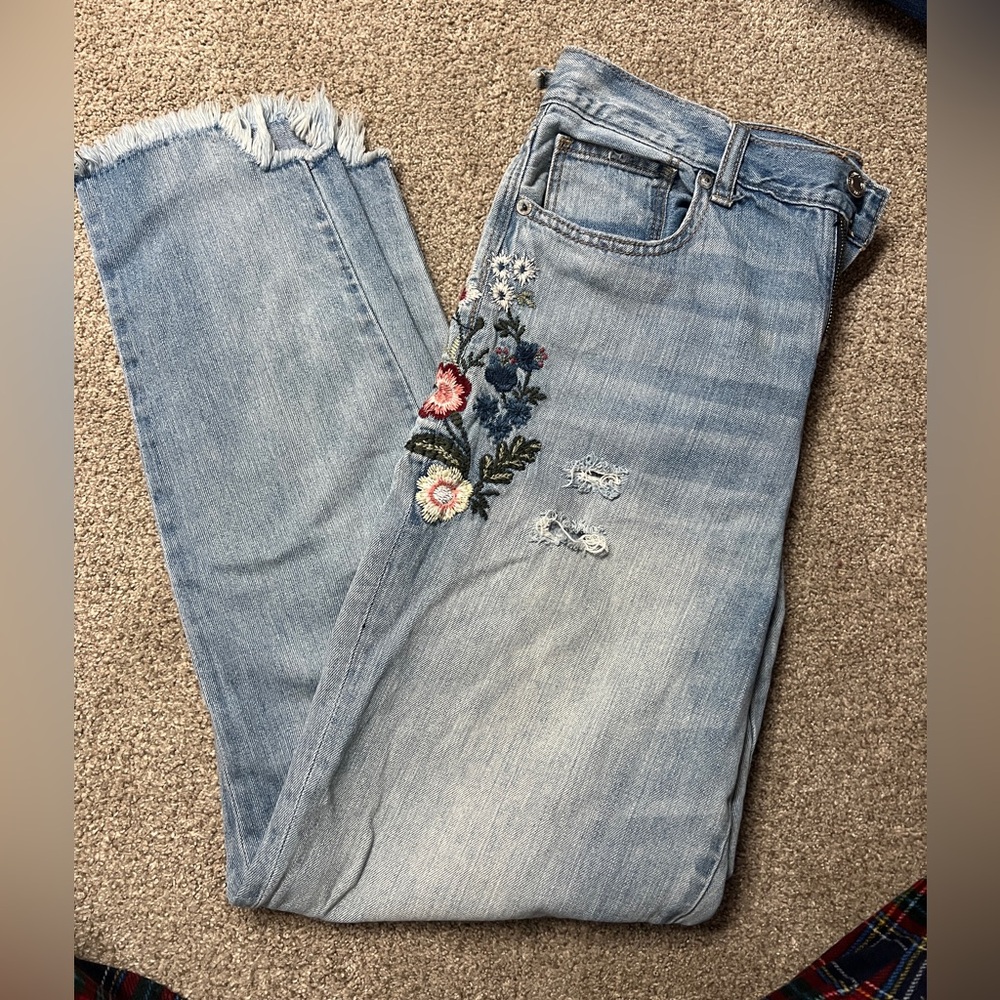 American Eagle Flower Embroidered Light Blue Women Jeans